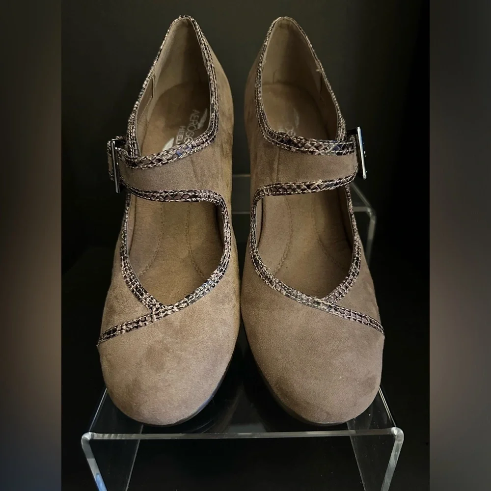 NWOT Aerosoles buckle pumps